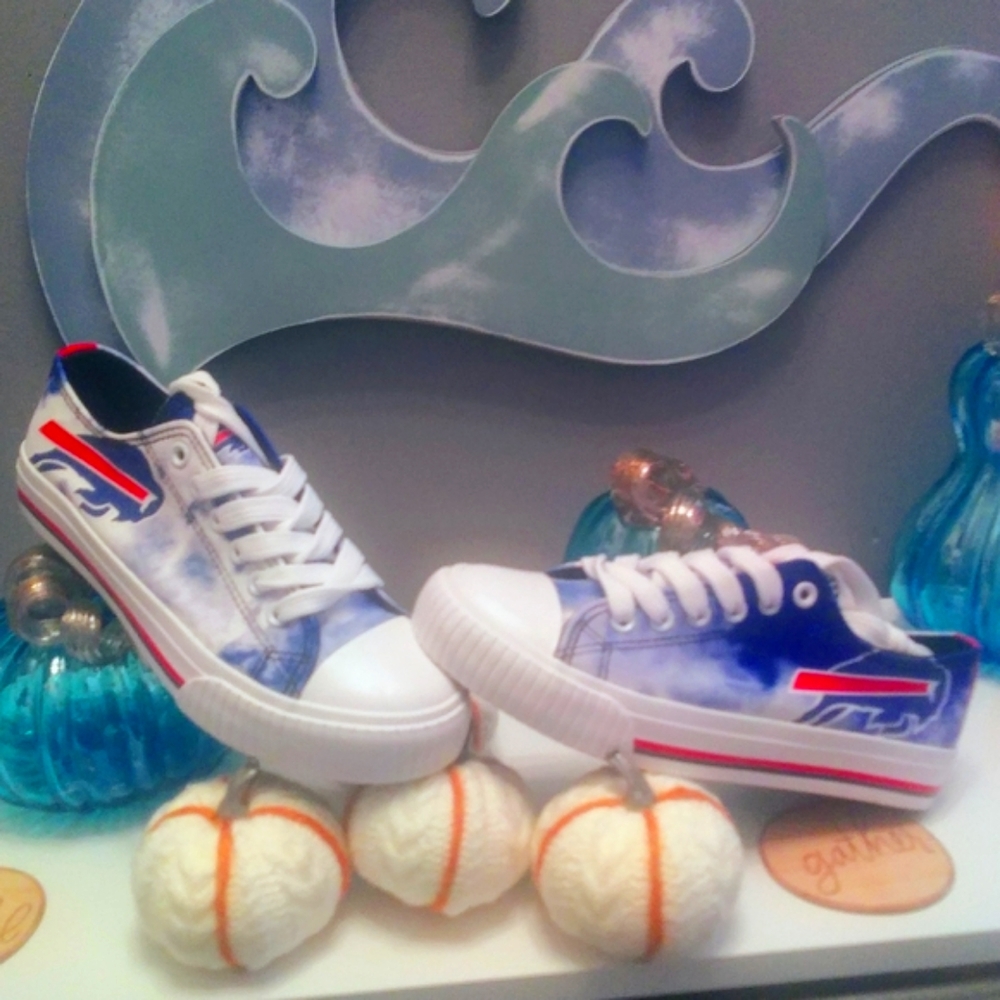 NWT - OFFICIAL NFL BUFFALO BILLS LOW TOP CANVAS SHOE